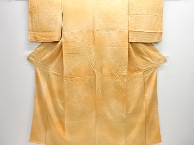 青海波模様織出し暈し付け下げ色無地着物